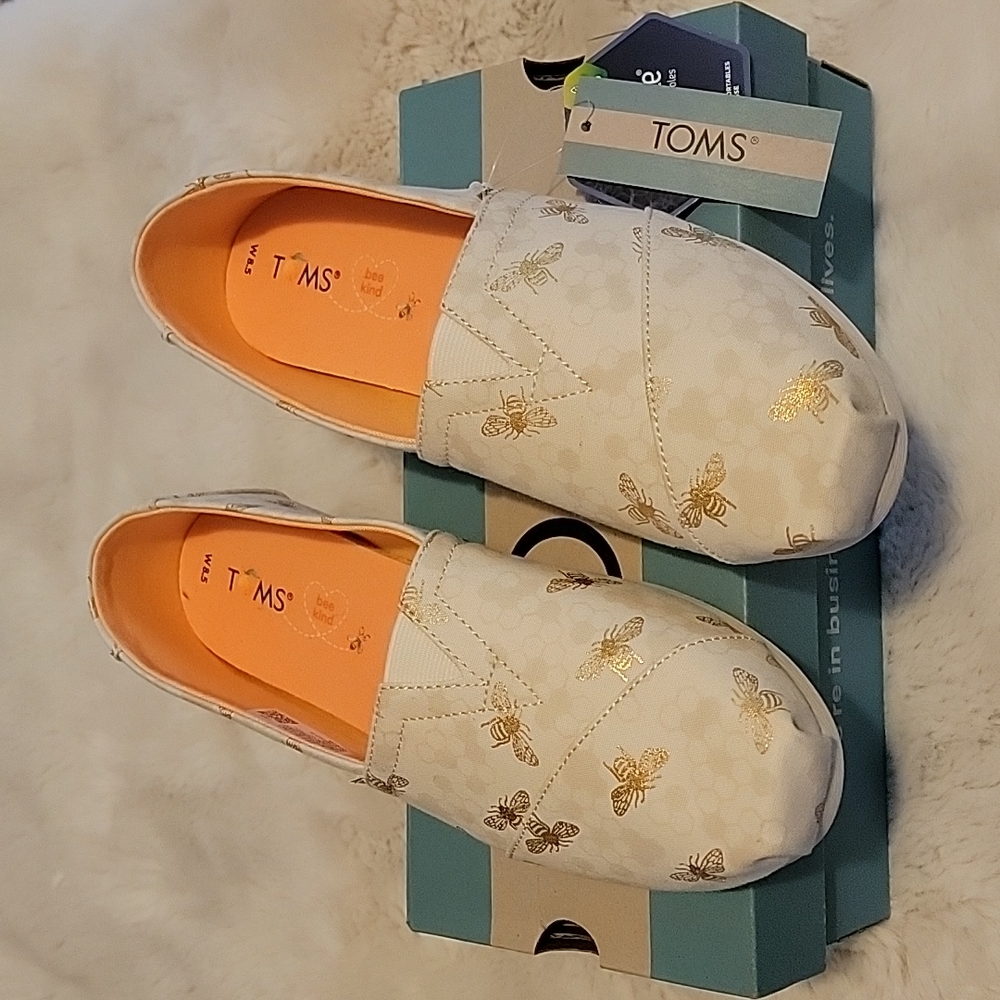 Women's Tom's Alpargata Birch Foil Bumble bee's size 8.5.